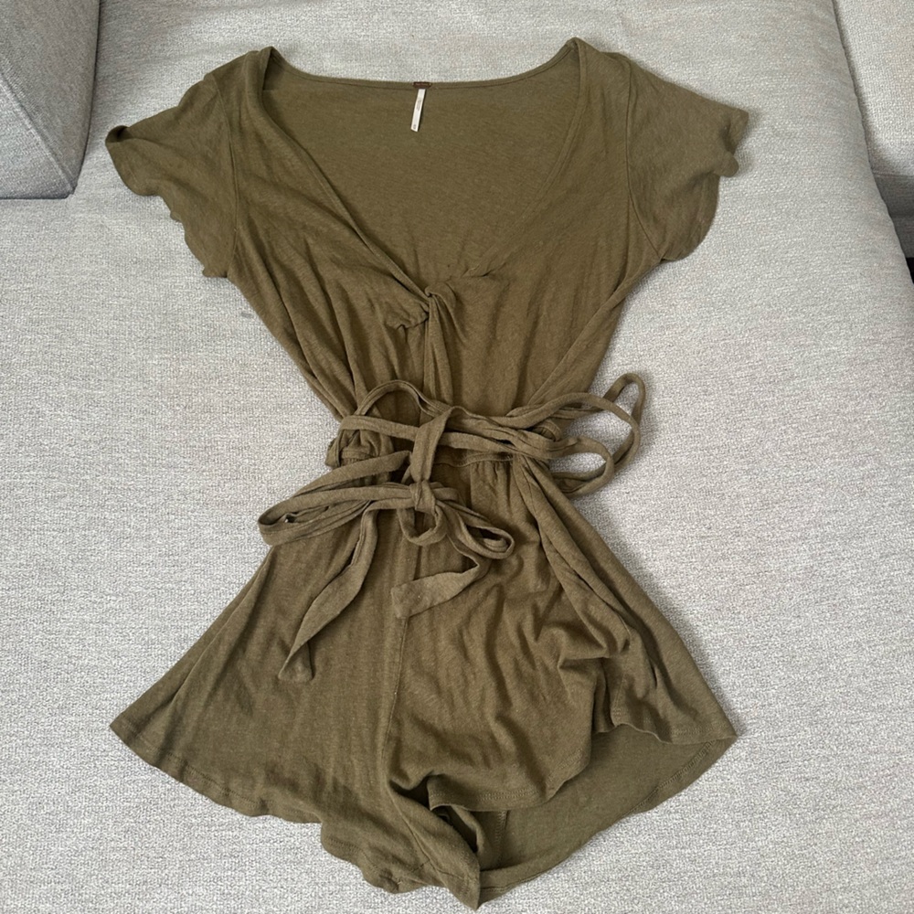 Free People tie around shorts romper